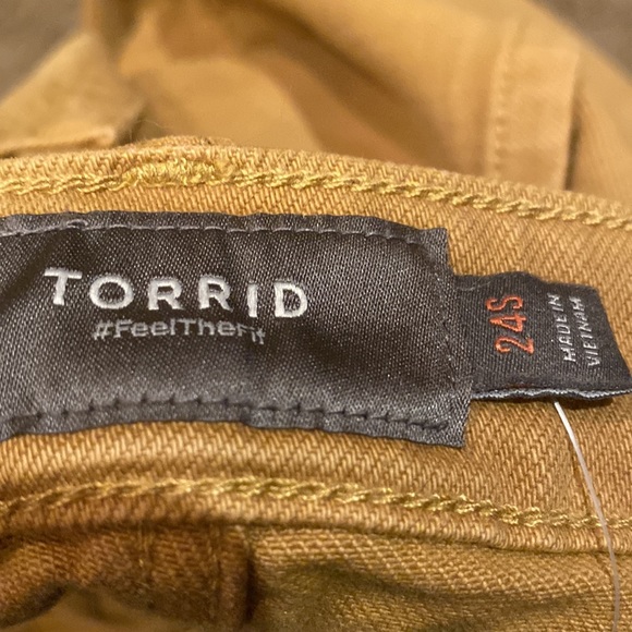 Women Plus Size Jeans - Picture 4 of 6